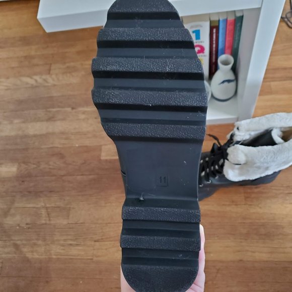 🖤Hot Topic Fur-Lined Combat Boots🖤 - Picture 5 of 6